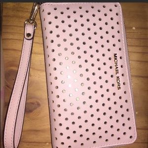 Michael kors cellphone wallet